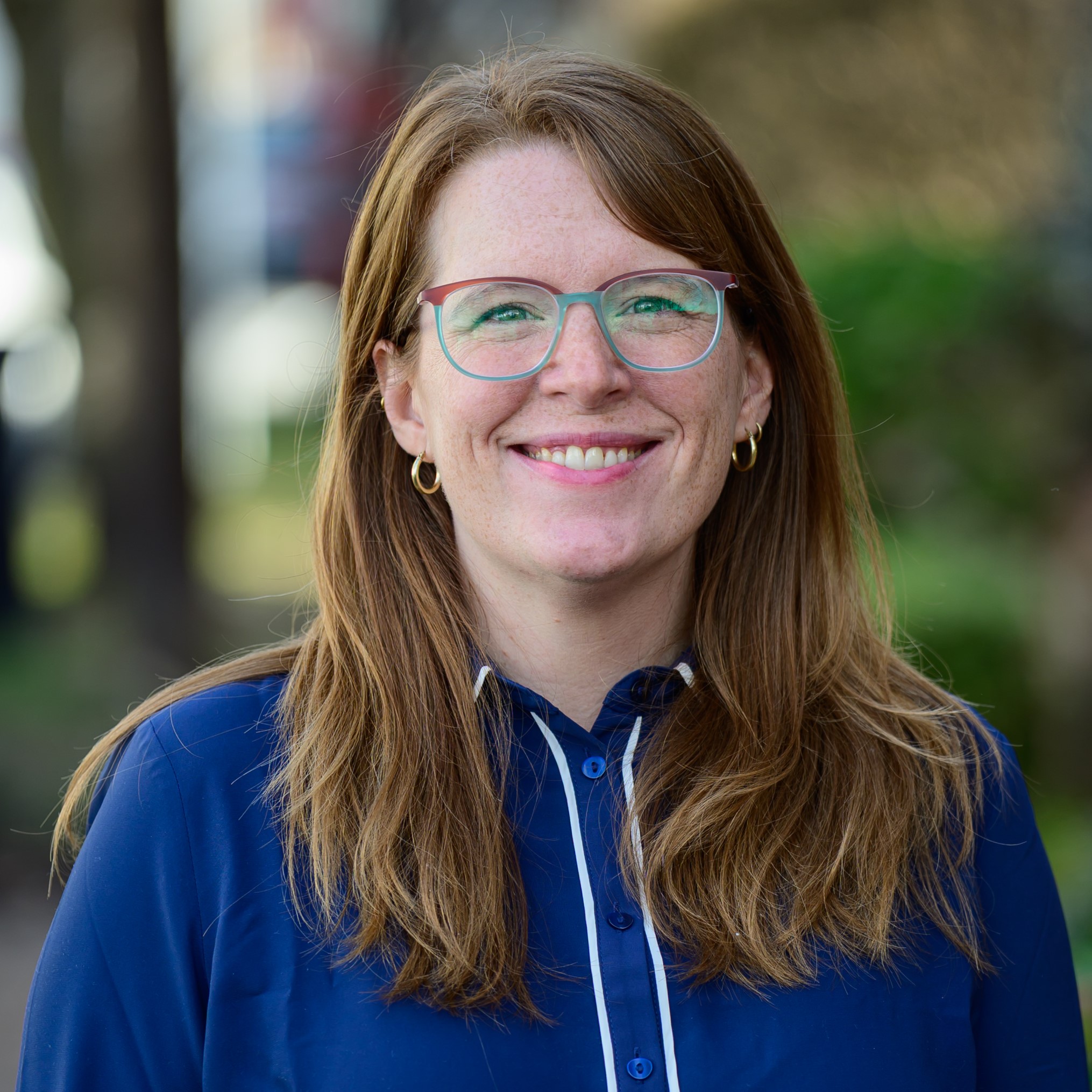 headshot of Lydia Dawson