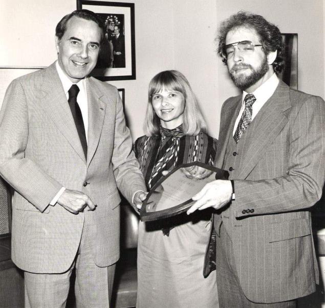 Black and white photo of Senator Bob Dole accepting an award from ANCOR, presented by then-CEO Joni Fritz and then-President Terry Perl (circa 1981)